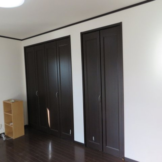 【洋室】 | 昭島市上川原町１丁目　中古戸建 | ２F洋室　約７．２帖　クローゼット２ヵ所あり