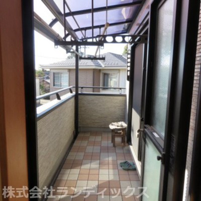 【バルコニー】 | 昭島市上川原町１丁目　中古戸建 | バルコニーは洋室２部屋から出入り可能（２WAYバルコニー）♪
