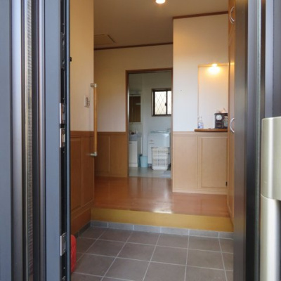 【玄関】 | 昭島市上川原町１丁目　中古戸建 | 広々とした玄関ホール♪
