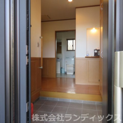 【玄関】 | 昭島市上川原町１丁目　中古戸建 | 広々とした玄関ホール♪