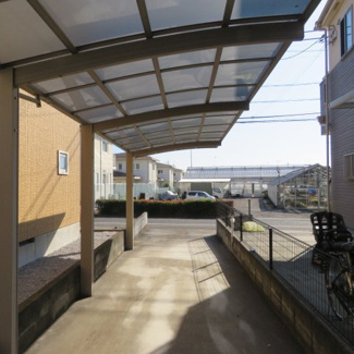 【駐車場】 | 昭島市上川原町１丁目　中古戸建 | カースペース2台分あり（※車種によります）