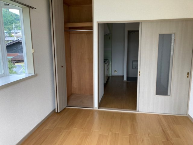 ジュネス廣町の居間・リビング