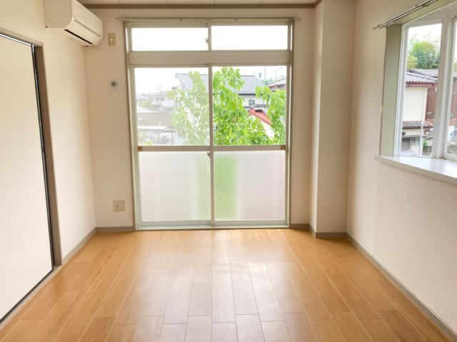 ジュネス廣町の居間・リビング