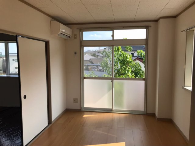 ジュネス廣町の居間・リビング|現状優先となります