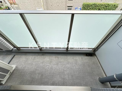 【バルコニー】 | ＡＲＣＯＢＡＬＥＮＯ ＵＭＥＹＡＳＨＩＫＩ | 暖かな日差しのふりそそぐバルコニー