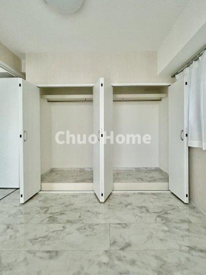 【収納】 | リレント第2三ノ輪 | 居室にはクローゼットを完備し、自由度の高い家具の配置が叶うシンプルな空間です。お子様の成長と必要になる子供部屋を与えるにはぴったりの間取りですね。