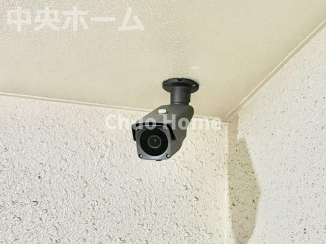 リレント第2三ノ輪の防犯設備|【防犯カメラ】何かあった時の大事な証拠になることももちろんなりますが、防犯というくらいですので大事なのは防犯カメラがあることによって抑止力につながることですよね。