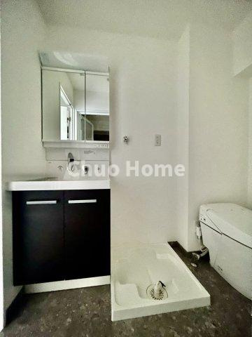 リレント第2三ノ輪のランドリースペース|【ランドリースペース】担当者がスケールを持ち歩いておりますので、ご見学時には現在お使いの洗濯機などがきちんと収まるかなどもチェックして下さい。見学前に測っておくと非常に便利だと思います。