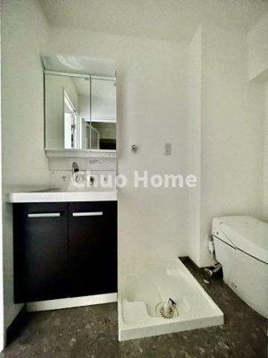 【ランドリースペース】 | リレント第2三ノ輪 | 【ランドリースペース】担当者がスケールを持ち歩いておりますので、ご見学時には現在お使いの洗濯機などがきちんと収まるかなどもチェックして下さい。見学前に測っておくと非常に便利だと思います。