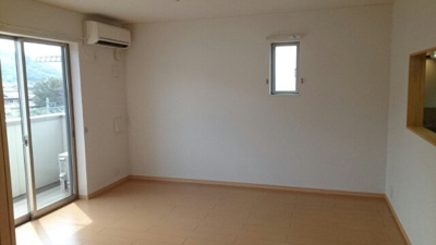 【居間・リビング】 | ウエスト　カーサ | ゆったりとした居間です