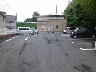 【駐車場】 | レジデンス・リオⅠ | 駐車場があるので、車を買う予定の方も安心です