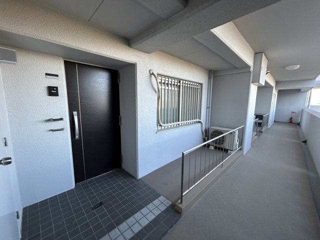 リッチド阿南2の玄関