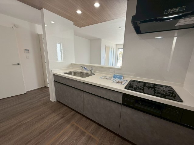 ★★糸満市喜屋武－１号棟（全２棟）のキッチン|コンパクトなキッチンで掃除もラクラク