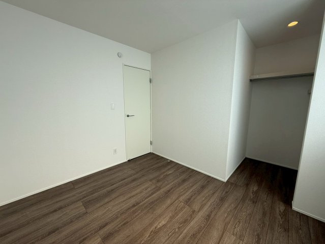 ★★糸満市喜屋武－１号棟（全２棟）の洋室|落ち着いた色調の洋室です