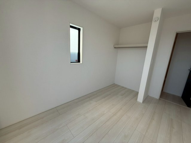 ★★糸満市喜屋武－2号棟（全２棟）の洋室|広々とした洋室です