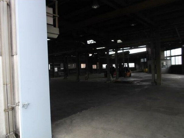 高岡町貸倉庫の内装