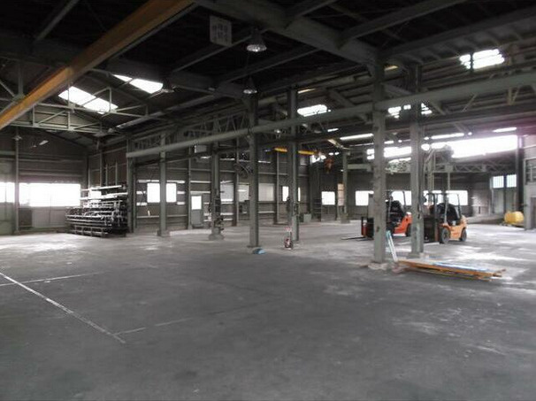 高岡町貸倉庫の内装