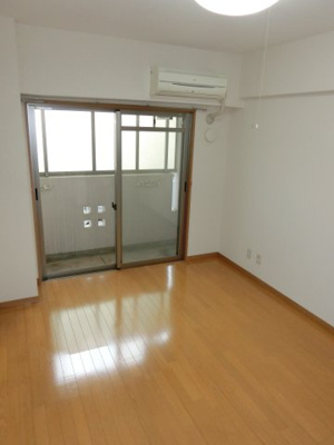 【居間・リビング】 | 吉野町ワンルームマンション | 使いやすいリビングです