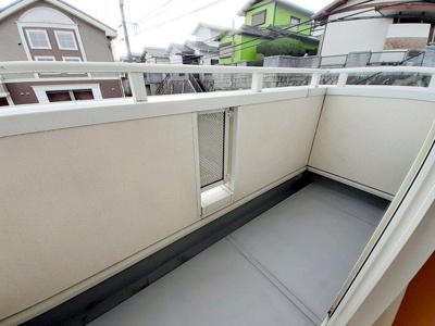 【バルコニー】 | ベルムーンＡ | 暖かな日差しのふりそそぐバルコニー