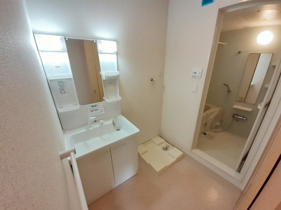 【洗面所】 | ハーモニーガーデン小文字Ⅱ | スペースが確保できる洗面所です