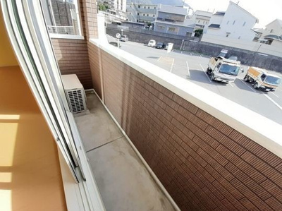 【バルコニー】 | ハーモニーガーデン小文字Ⅱ | バルコニーからの眺めを楽しみながら食事をしませんか