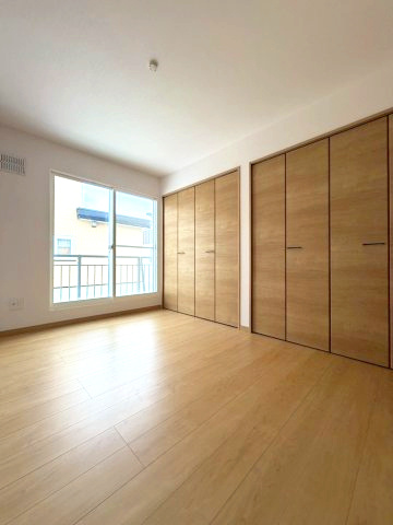 江別市文京台南町19-12の洋室