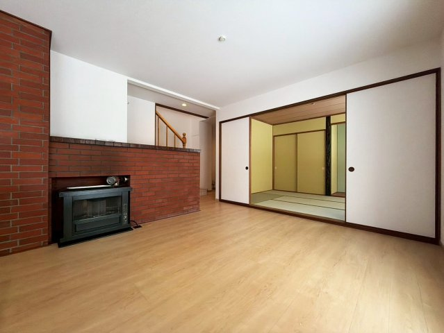 江別市文京台南町19-12の居間・リビング