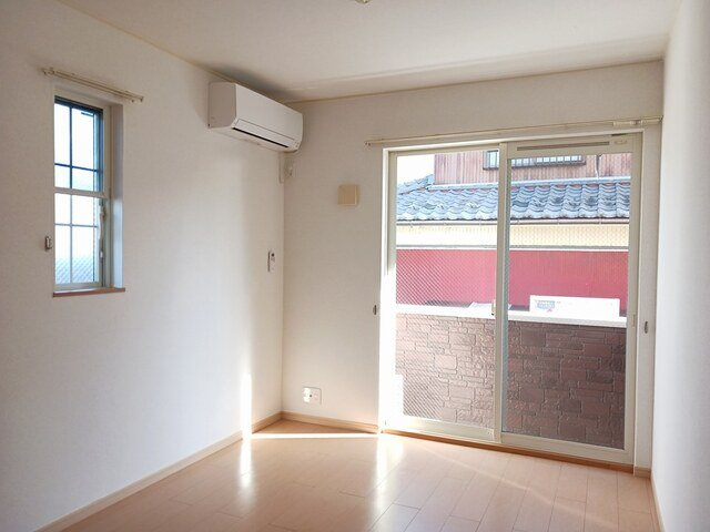 かたかご　ヒルズの内装|明るい室内です