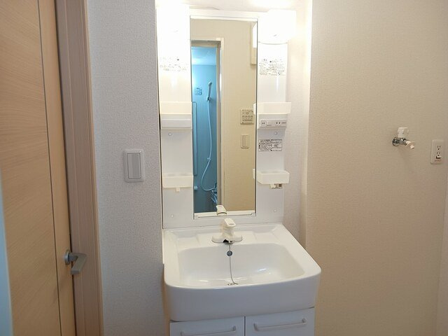 かたかご　ヒルズの洗面所|脱衣スペースもあります