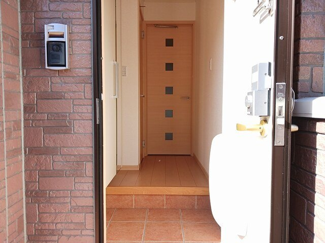 かたかご　ヒルズの玄関|明るい玄関です