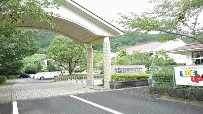【周辺】 | ゴールデンパールＡ | 南波多郷学館（小学校）まで1600m