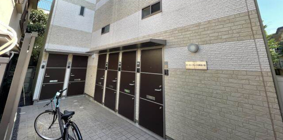 杉並区成田東５丁目のアパートのエントランス