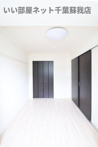 メルヴェール　コリーヌの洋室|落ち着いた色調の洋室です