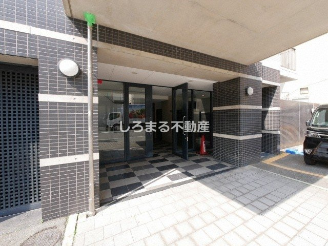 南堀江アパートメントシエロのエントランス