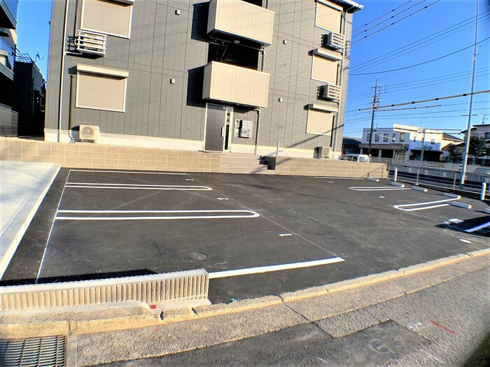 D-avance朝日　B棟の駐車場