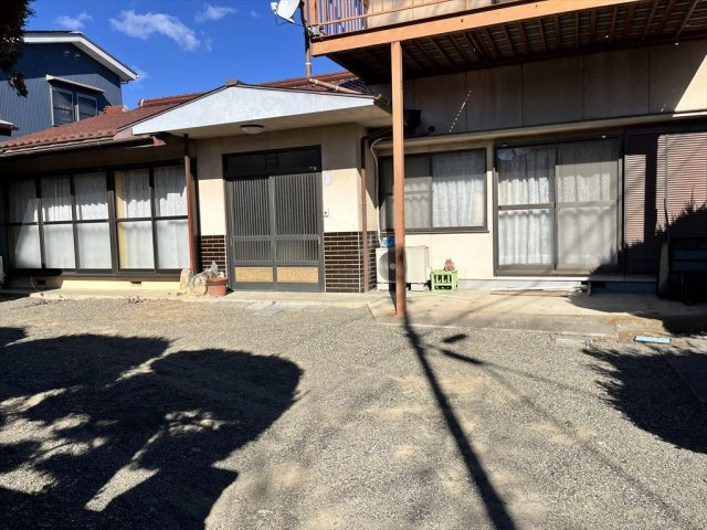 南アルプス市田島　中古住宅の駐車場