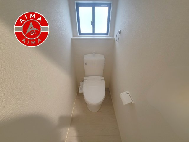 太宰府市梅ヶ丘2丁目第5-1棟(1号棟)の内観：施工例|温水洗浄便座を完備しております。2ヶ所にトイレがあるのは朝の慌ただしい時間も安心です。