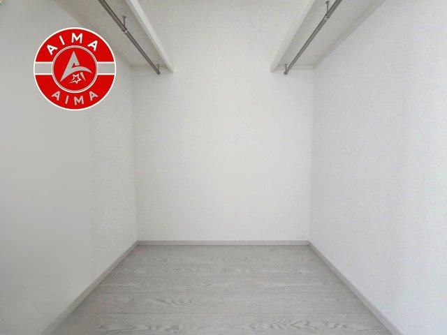 太宰府市梅ヶ丘2丁目第5-1棟(1号棟)の内観：施工例|洋服や大きな荷物が多い方や人数の多いご家族などは、一般的なクローゼットよりもウォークインクローゼットのほうが使い勝手が良いです。