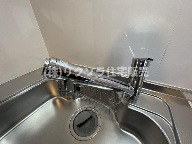 渚栄町　中古一戸建ての設備|浄水器付き水栓
■物件内覧・資金計画相談・住宅ローン相談、リフォーム相談、お問合せ受付中■
※当日・翌日のご内覧、ご相談はお電話でのお問合せがスムーズです！