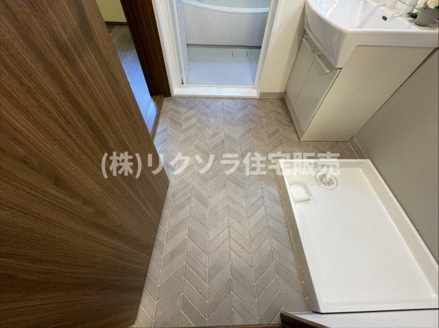 渚栄町　中古一戸建ての脱衣所|■物件内覧・資金計画相談・住宅ローン相談、リフォーム相談、お問合せ受付中■
※当日・翌日のご内覧、ご相談はお電話でのお問合せがスムーズです！