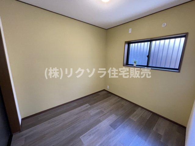 渚栄町　中古一戸建ての洋室|洋室4.1帖
■物件内覧・資金計画相談・住宅ローン相談、リフォーム相談、お問合せ受付中■
※当日・翌日のご内覧、ご相談はお電話でのお問合せがスムーズです！