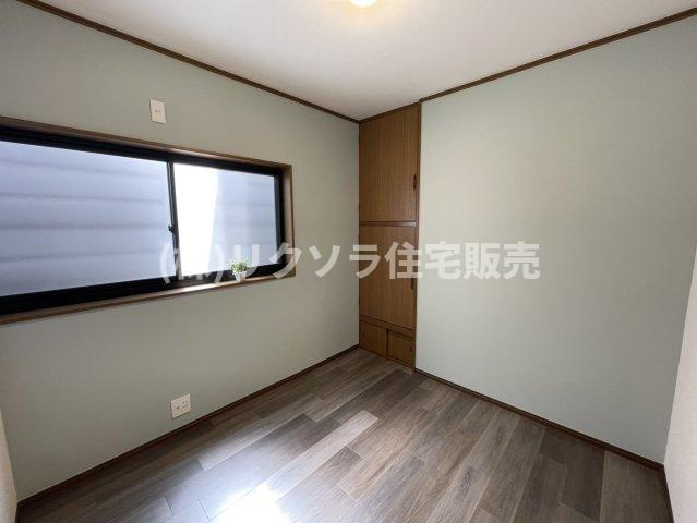 渚栄町　中古一戸建ての寝室|洋室4.1帖
■物件内覧・資金計画相談・住宅ローン相談、リフォーム相談、お問合せ受付中■
※当日・翌日のご内覧、ご相談はお電話でのお問合せがスムーズです！