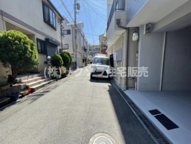 渚栄町　中古一戸建ての前面道路含む現地写真|■物件内覧・資金計画相談・住宅ローン相談、リフォーム相談、お問合せ受付中■
※当日・翌日のご内覧、ご相談はお電話でのお問合せがスムーズです！