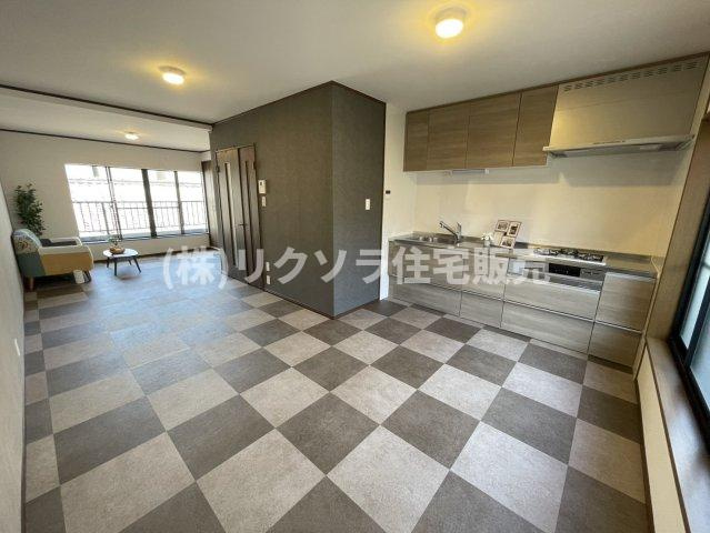 渚栄町　中古一戸建ての居間・リビング|LDK16.3帖
■物件内覧・資金計画相談・住宅ローン相談、リフォーム相談、お問合せ受付中■
※当日・翌日のご内覧、ご相談はお電話でのお問合せがスムーズです！