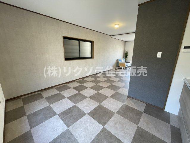 渚栄町　中古一戸建ての居間・リビング|LDK16.3帖
■物件内覧・資金計画相談・住宅ローン相談、リフォーム相談、お問合せ受付中■
※当日・翌日のご内覧、ご相談はお電話でのお問合せがスムーズです！