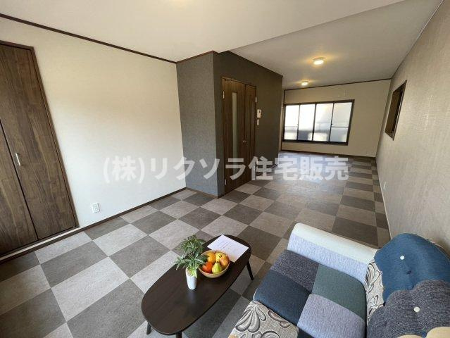 渚栄町　中古一戸建てのダイニング|LDK16.3帖
■物件内覧・資金計画相談・住宅ローン相談、リフォーム相談、お問合せ受付中■
※当日・翌日のご内覧、ご相談はお電話でのお問合せがスムーズです！