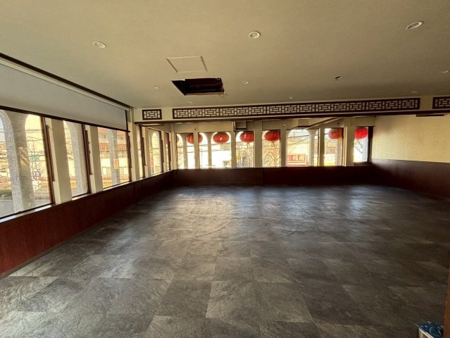 高洲ビルの内装|窓があり明るいです