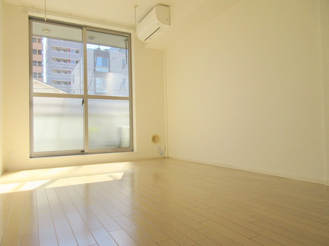 サンセットコートの居間・リビング|★明るい綺麗なお部屋です★