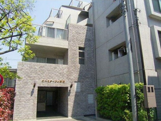 【外観】 | 鉄筋コンクリート造のがっちりとした建物。