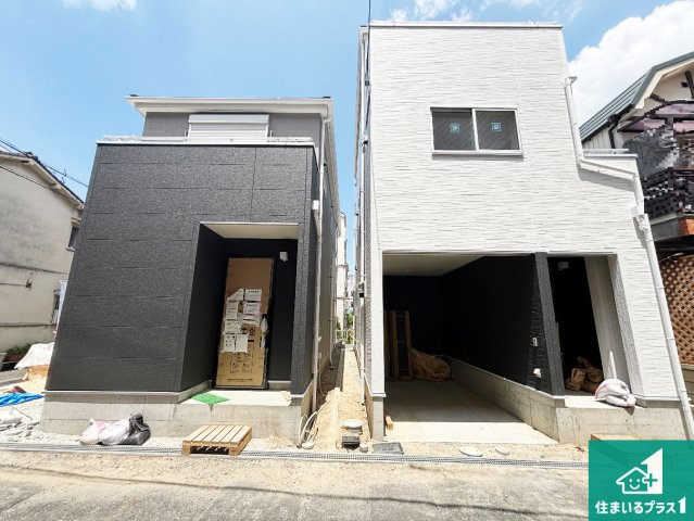 寝屋川市萱島南町　新築一戸建ての外観|周辺は落ち着いた街並みの住宅地！子育てがしやすい住環境です！まだ未完成ですが、現地でしかわからない事もございます。是非一度ご覧ください。